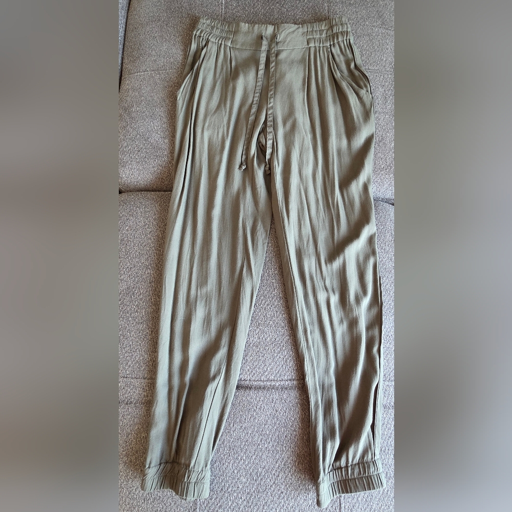 Talula Olive Green Rayon Pants In Size Small.